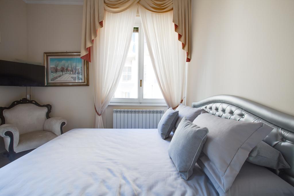 Kometa Suites & Apartments Флоренция Стая снимка