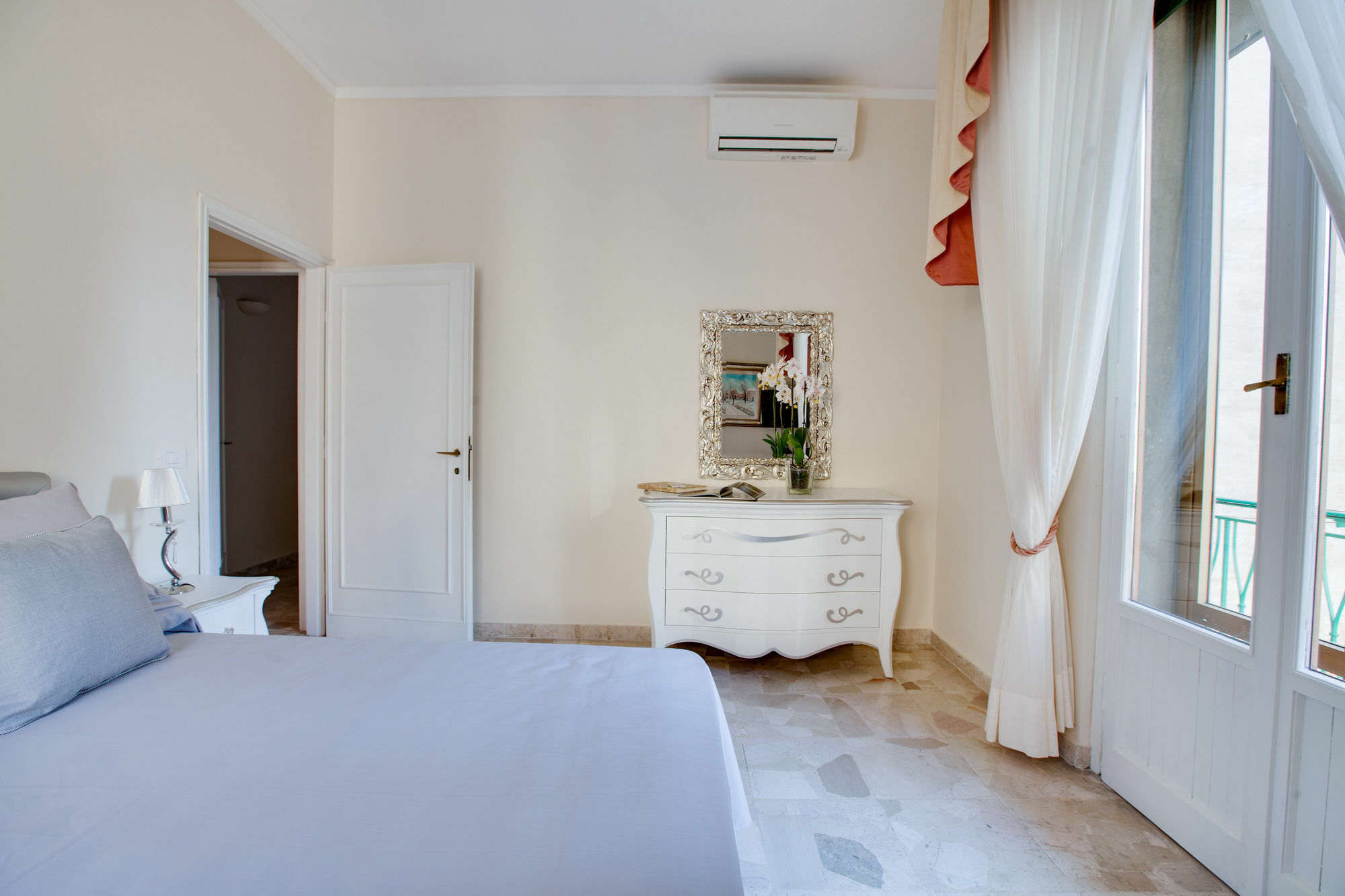 Kometa Suites & Apartments Флоренция Екстериор снимка