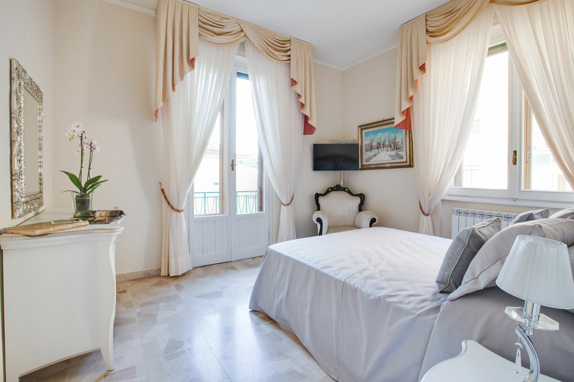 Kometa Suites & Apartments Флоренция Екстериор снимка